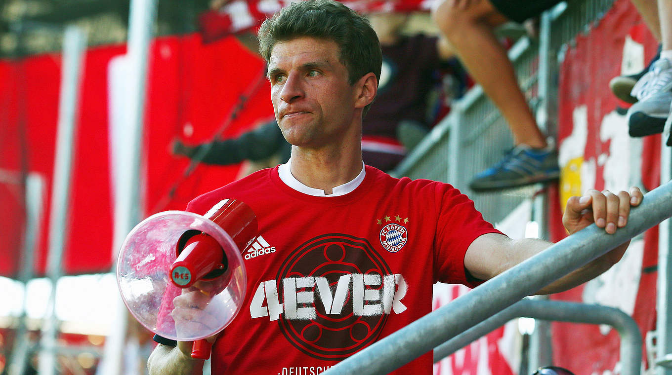 Thomas Müller celebrates with the travelling fans © 2016 Getty Images