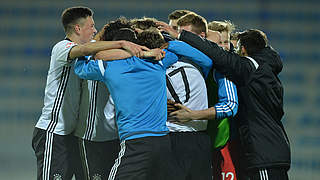 Deutschland - Bosnien-Herzegowina	3:1: Die U 17-Junioren haben nach dem Abpfiff allen Grund zum feiern. © Â©SPORTSFILE