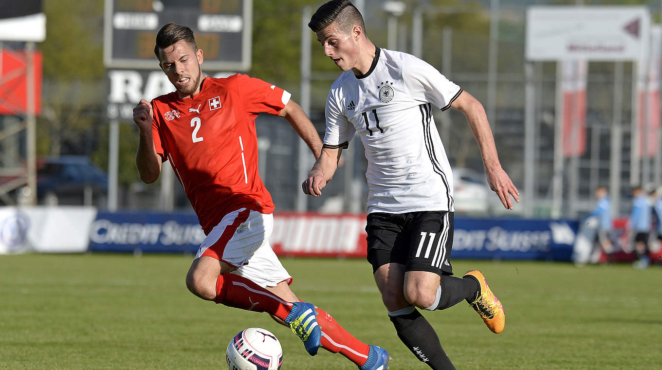 Einer der erfahrensten Spieler des U 18-Jahrgangs: Dijon Ramaj (r.) vom VfB Stuttgart © 2016 Getty Images