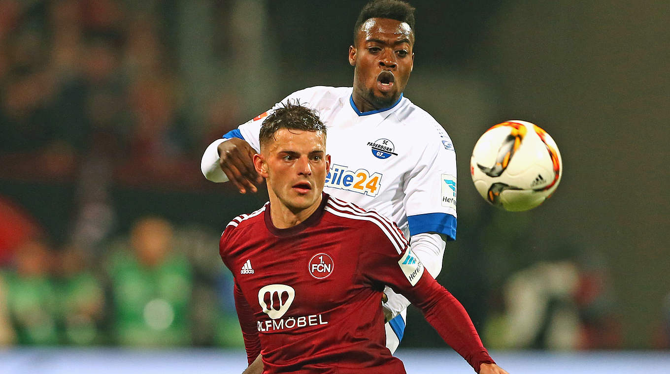 Traf in der Hinrunde gegen Paderborn: Tim Leibold (l.) © 2015 Getty Images