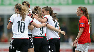 3:1 gegen Nachbar Österreich: Die deutschen U 16-Juniorinnen jubeln in Traunstein © 2016 Getty Images