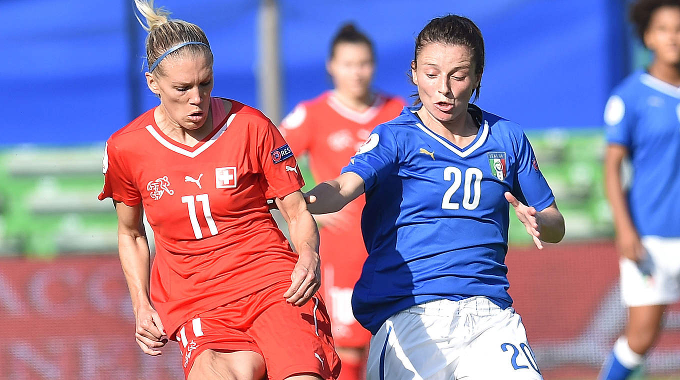 Über 100 Länderspiele für die Schweizer Nationalmannschaft: Lara Dickenmann (l.) © 2015 Getty Images