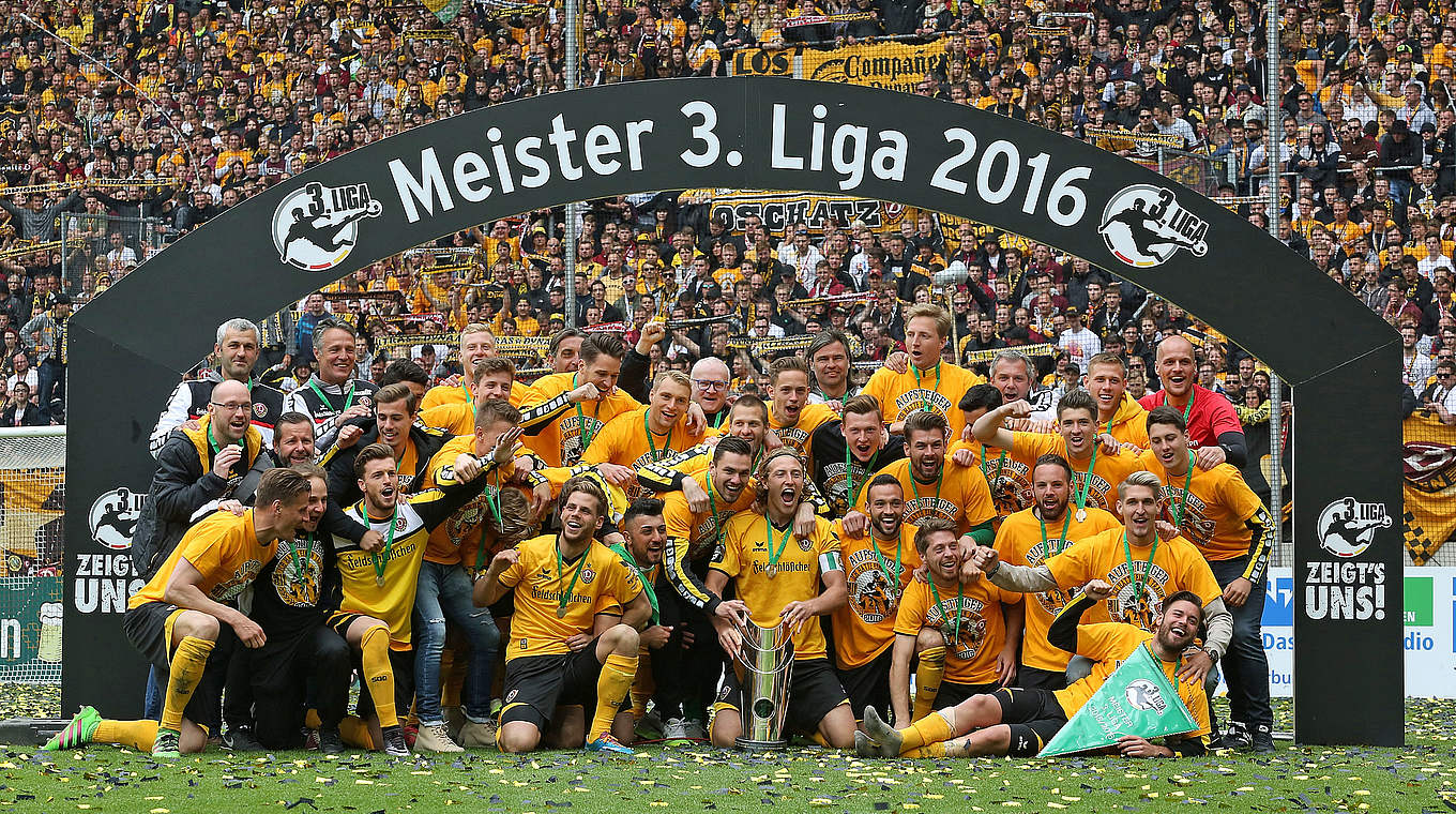 Ehre, wem Ehre gebührt: Dresden ist Meister der Saison 2015/2016 © 2016 Getty Images