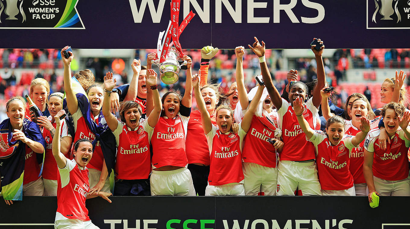 Großer Jubel bei Josephine Henning (r.) und den Arsenal-Ladies: FA Cup-Sieg in Wembley © 2016 Getty Images