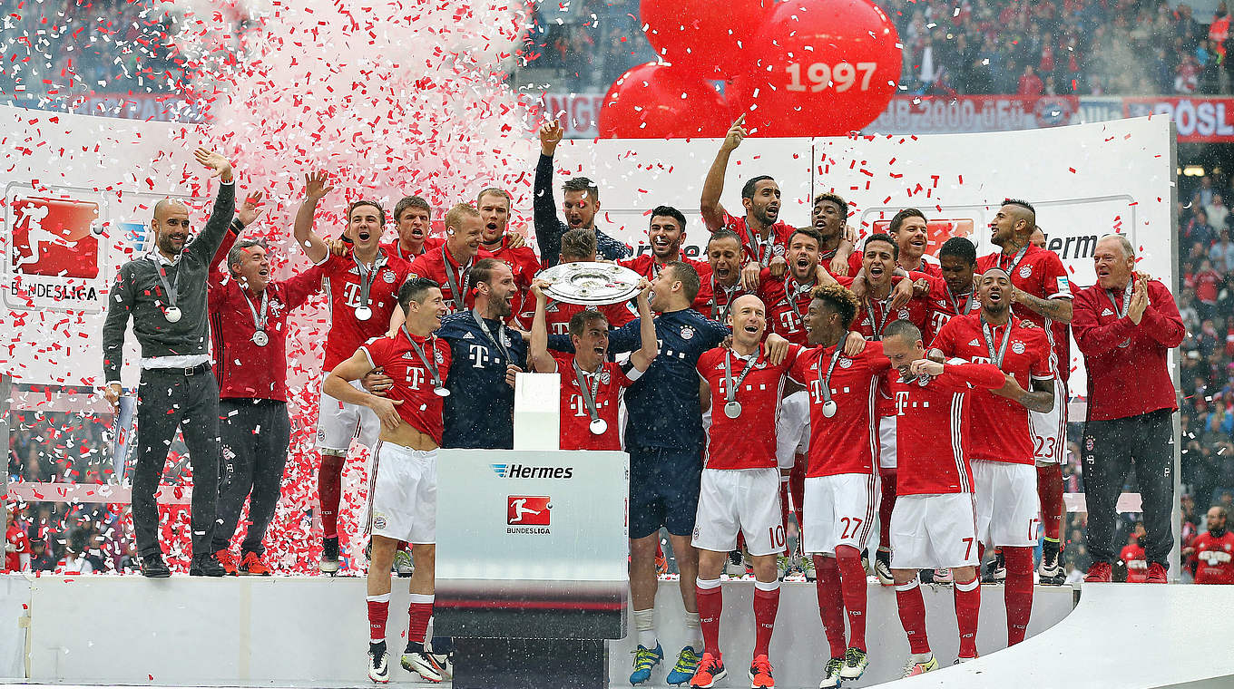 FC Bayern München celebrate a fourth consecutive Bundesliga title.  © 2016 Getty Images