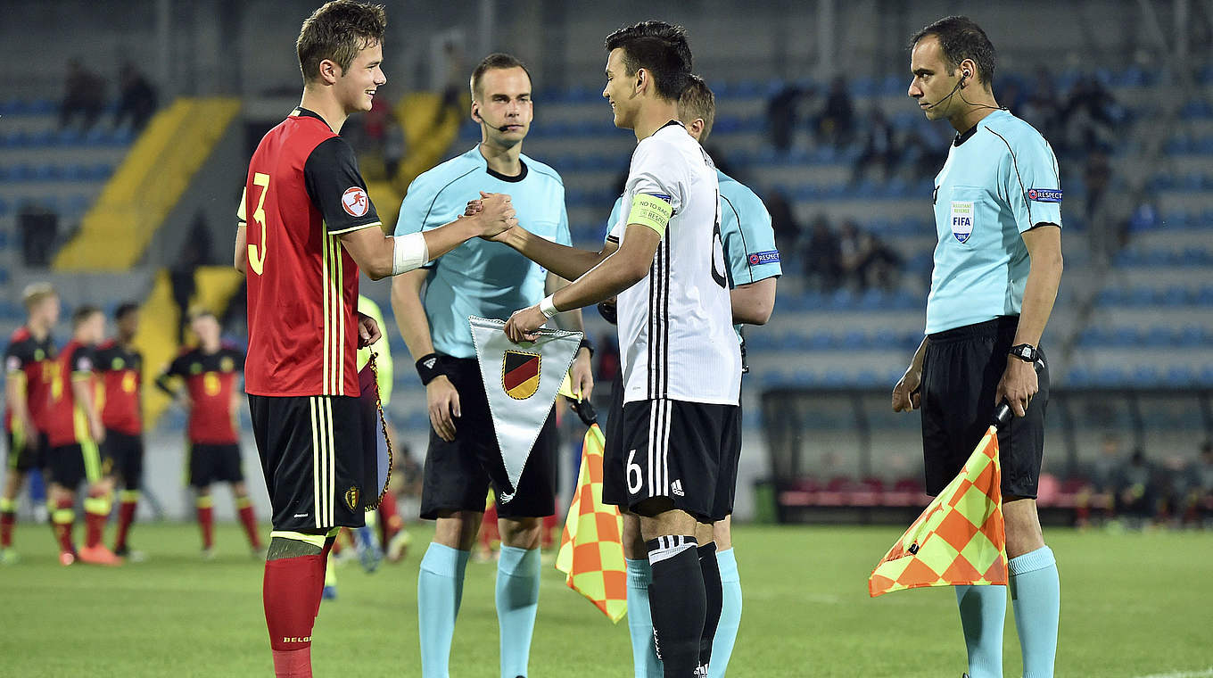 Führt die U 17-Nationalmannschaft als Kapitän aufs Feld: Atakan Akkaynak (r.) © UEFA