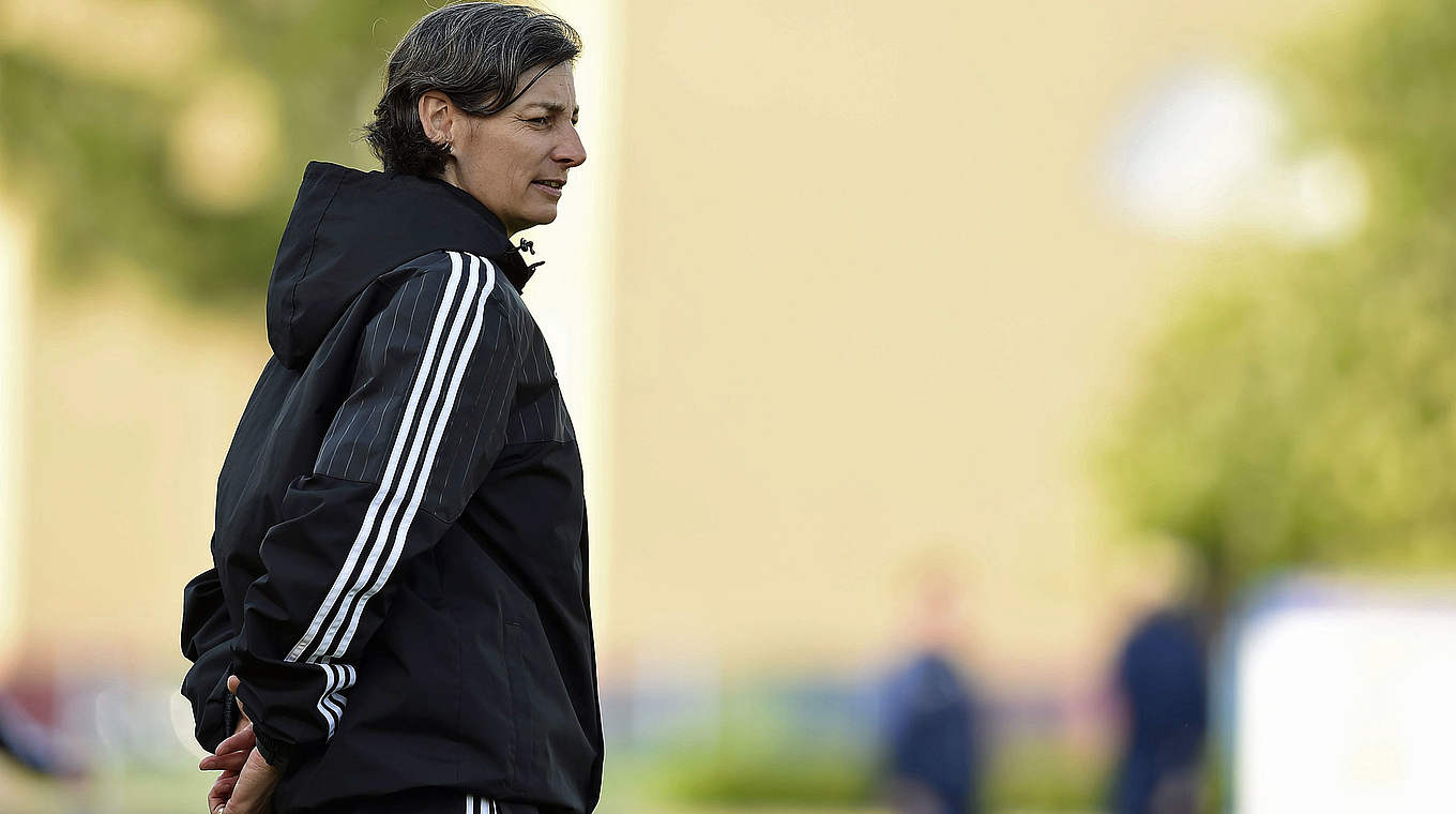 Coach Anouschka Bernhard: "Wir wollen einen positiven Abschluss des Kalenderjahres" © UEFA
