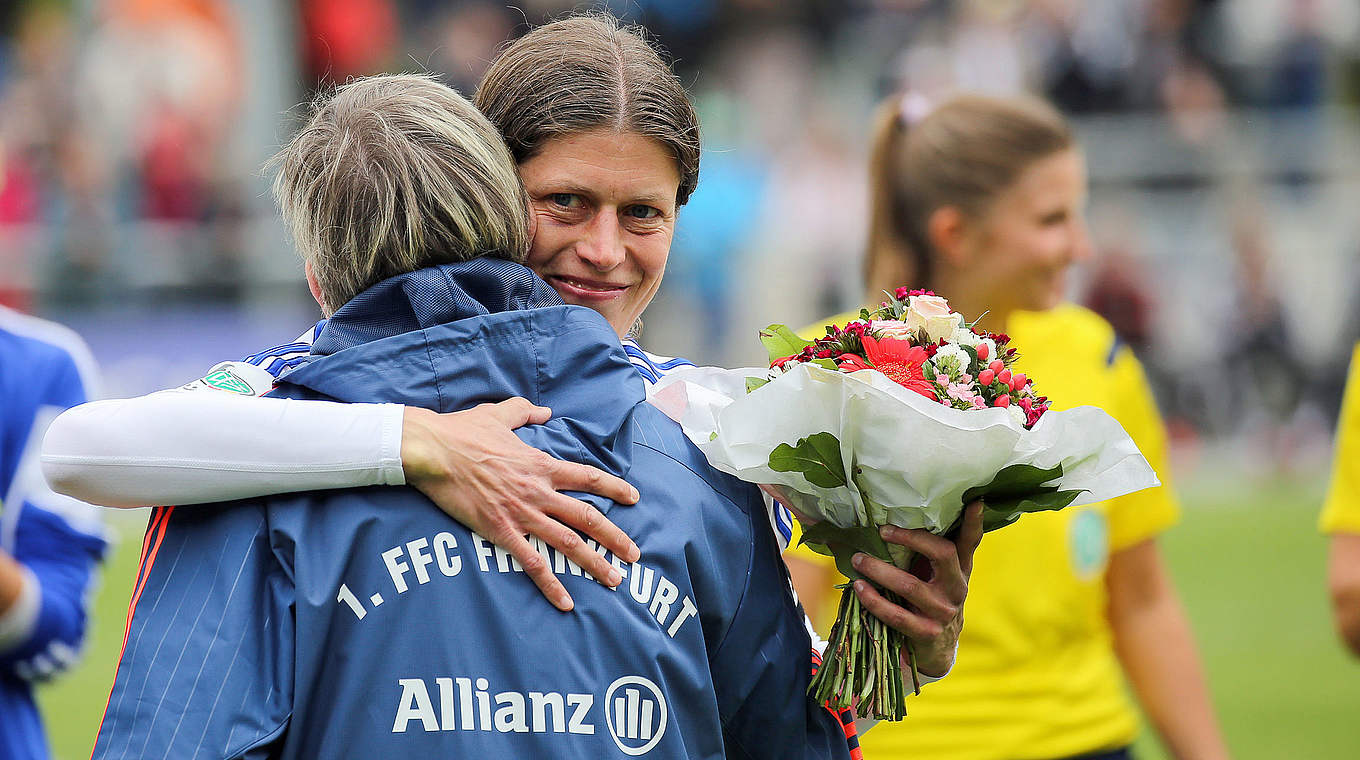 Tränen zum Abschied: Kerstin Garefrekes wurde für ihre Leistungen beim FFC geehrt © Jan Kuppert