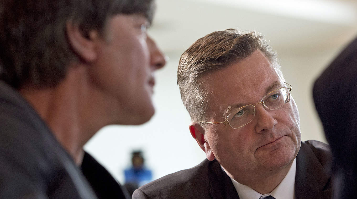 DFB-Präsident Grindel (r.) mit Löw: "Man fährt zu einem Turnier, um es zu gewinnen" © 2016 Getty Images