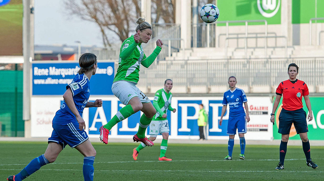 Aktuell in Topform: Wolfsburgs Alexandra Popp (M.) © imago/foto2press