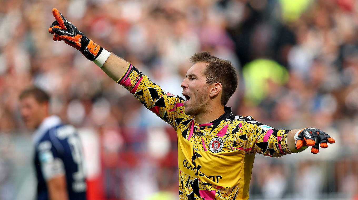 Hat seinen Vertrag verlängert: St. Paulis Keeper Robin Himmelmann © 2015 Getty Images