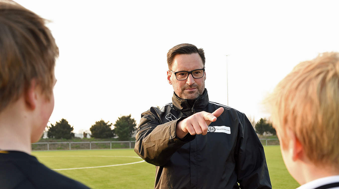 Tipps und Tricks fürs Juniorentraining: Mein Fußball bietet Trainern Hilfestellung © DFB