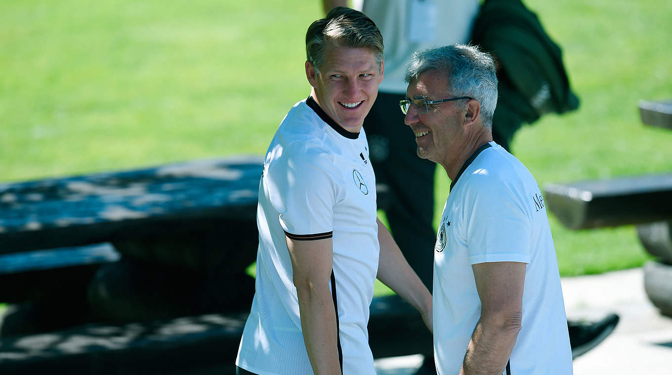 Schweinsteiger with Dr. Schmidt: "Thank God, the recovery went exactly to plan" © GES/Markus Gilliar