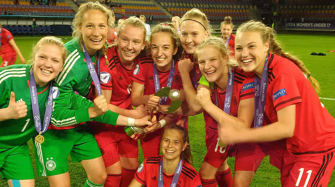 Travelling to the 2016 World Cup in Jordan as European Champions: German Women under 17s © 