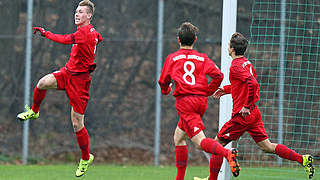 Matchwinner: Benjamin Hadzic (l.) erzielt gegen Karlsruhe drei Tore © imago/Zink