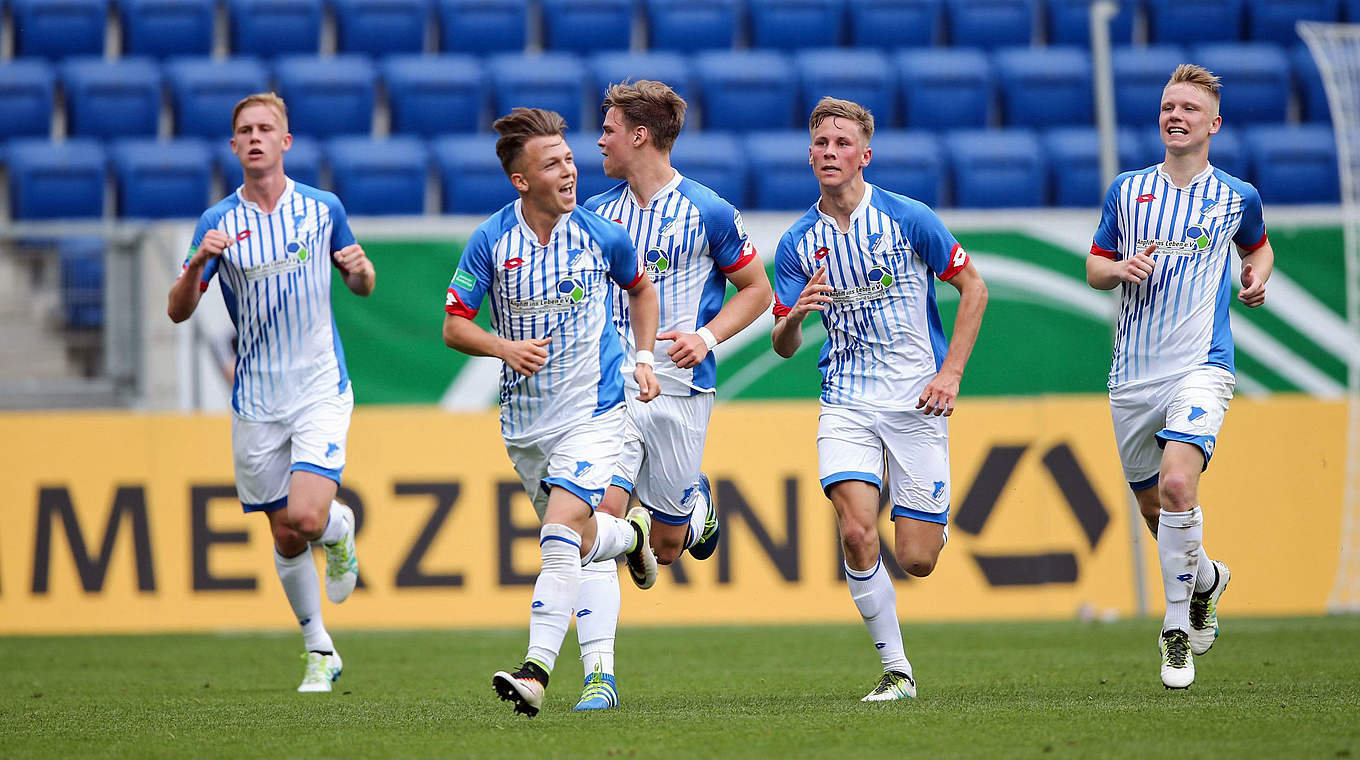 Trifft zum zwischenzeitlichen 1:1 für Hoffenheim: Dennis Geiger (2.v.l.) © 2016 Getty Images