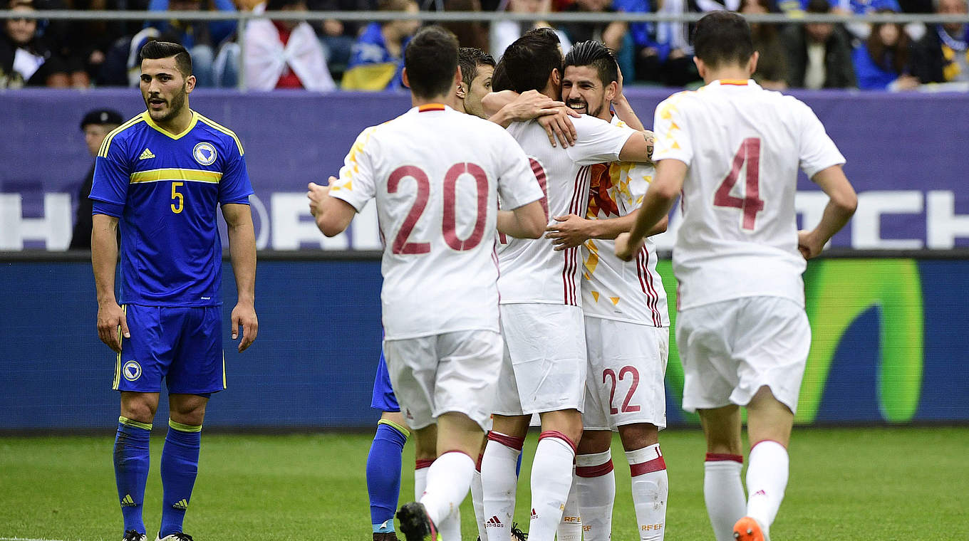 Ungefährdeter Sieg gegen Bosnien: EM-Titelverteidiger Spanien darf jubeln © PIERRE-PHILIPPE MARCOU/AFP/Getty Images