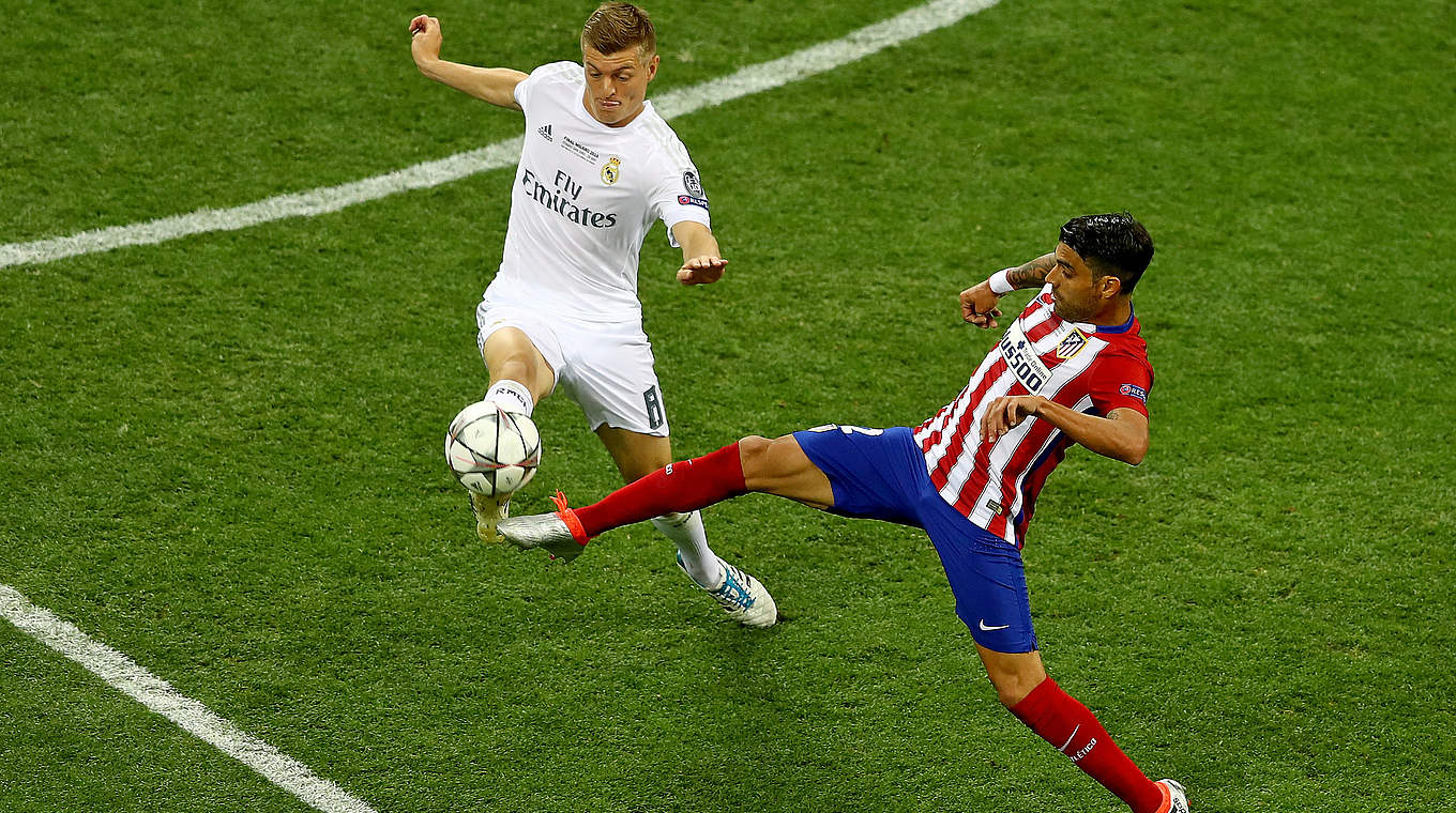 Einen Schritt schneller am Ball: Kroos (l.) © Getty Images