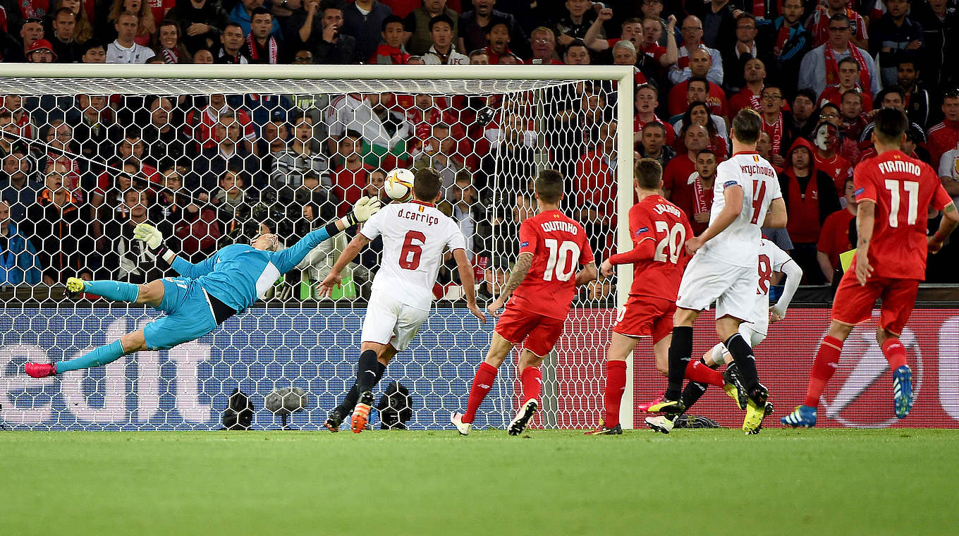 Traumtor zur Führung der Reds: Sturridges Ball schlägt in Sevillas Tor ein © AFP/Getty Images
