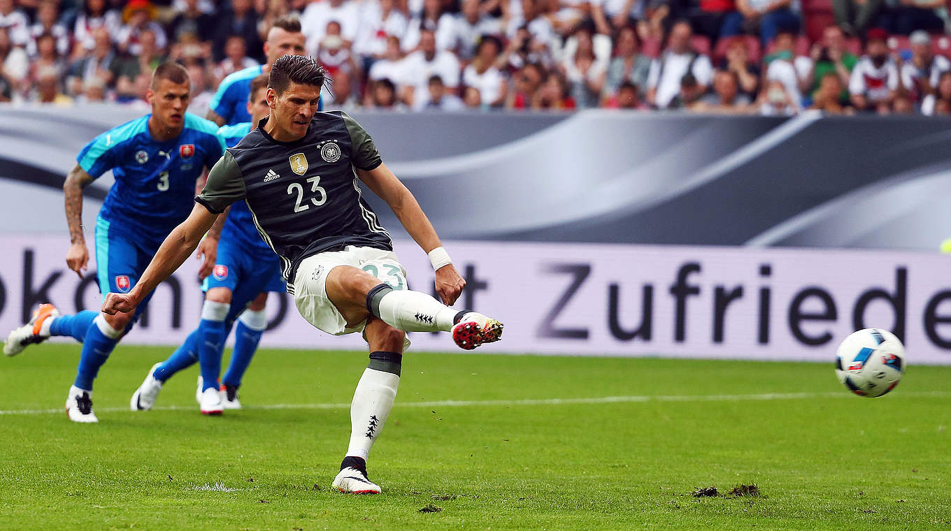 Gomez converts from the penalty spot against Slovakia. © 2016 Getty Images