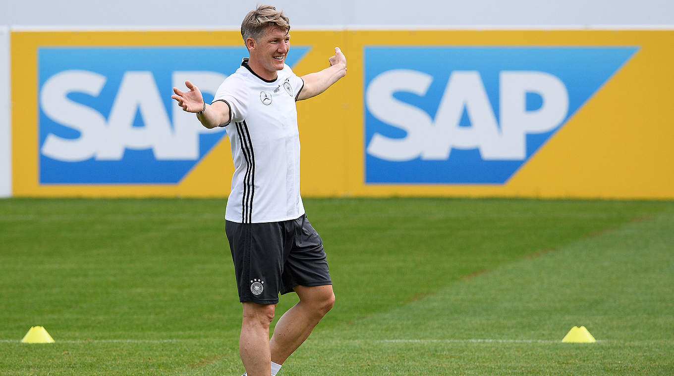 Bastian Schweinsteiger trainiert in Ascona: "Ich arbeite mich Step-by-Step nach vorne" © GES/Markus Gilliar