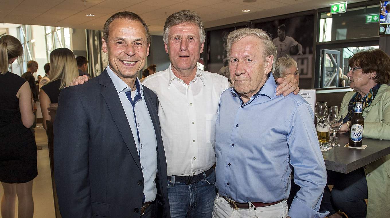 Drei Schalker: Olaf Thon, Klaus Fichtel und Diethelm Ferner (v.l.) © Getty Images