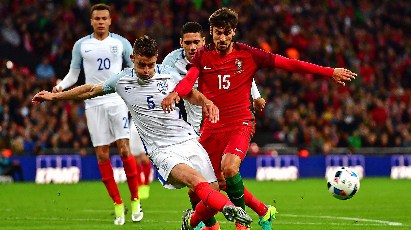 Reist als letzte Nation nach Frankreich: Die Auswahl Portugals mit Andre Gomes (r.) © 2016 Getty Images