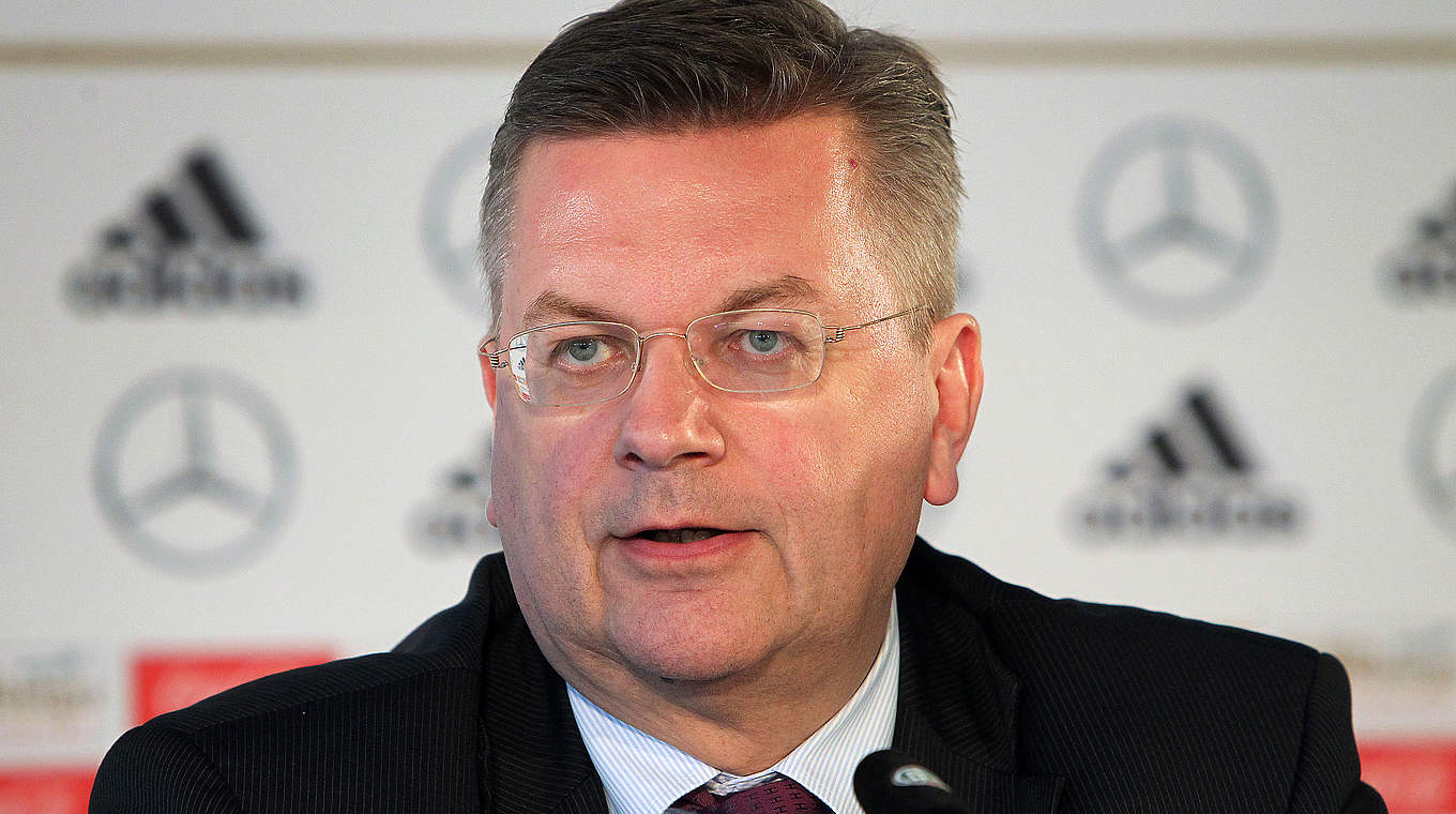 Empfängt hochrangige Gäste während des Turniers: DFB-Präsident Reinhard Grindel © DANIEL ROLAND/AFP/Getty Images