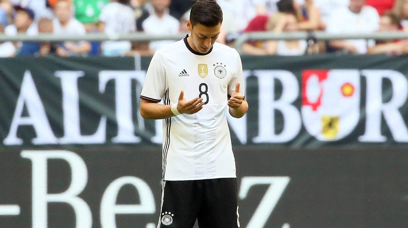 Profis wie Mesut Özil dürfen die Fastenzeit verschieben - das ist bei Amateuren nicht so © imago