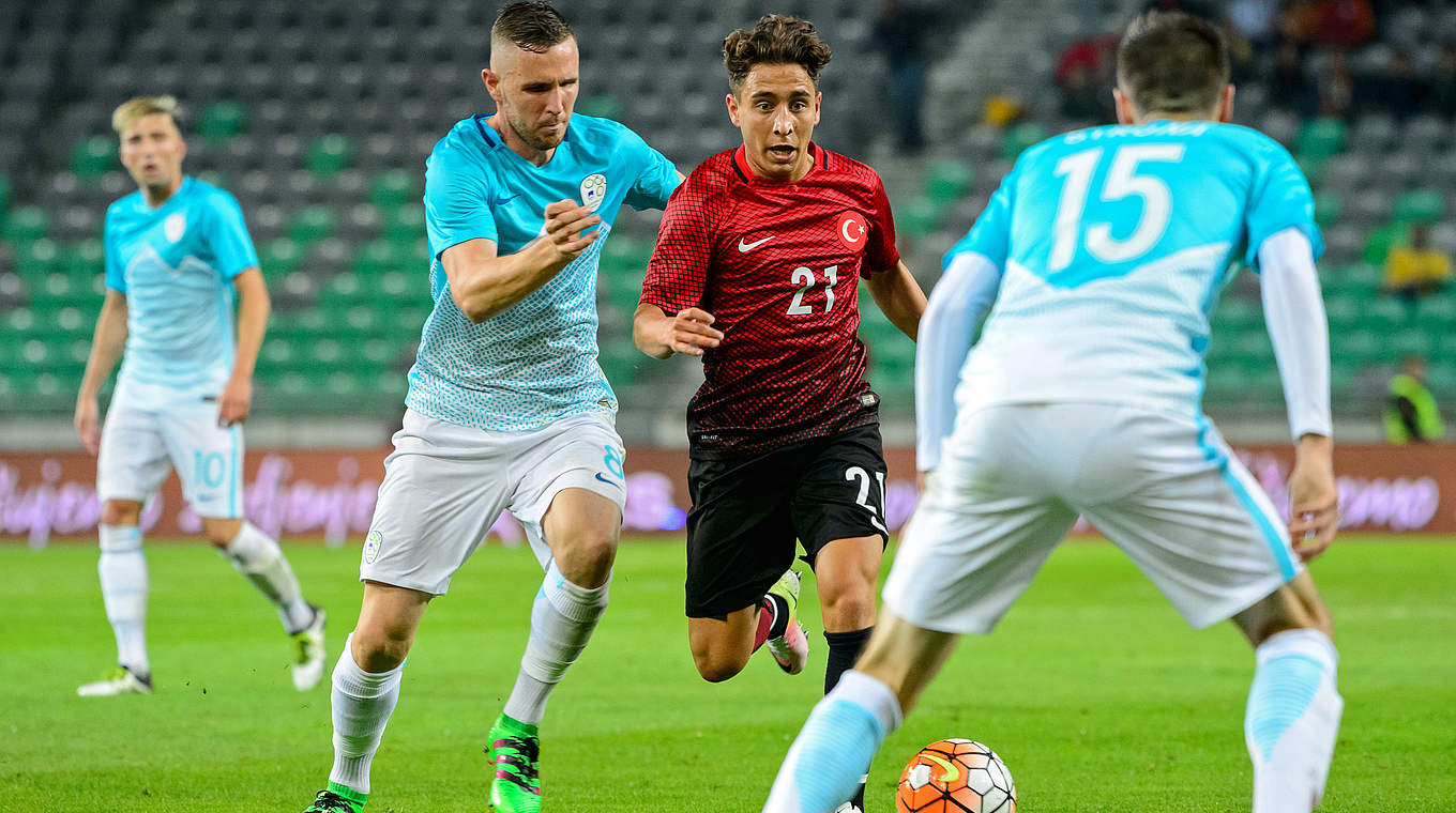 Nächster Zugang: Emre Mor (2.v.r.) stürmt zu Borussia Dortmund © 2016 AFP/Getty Images