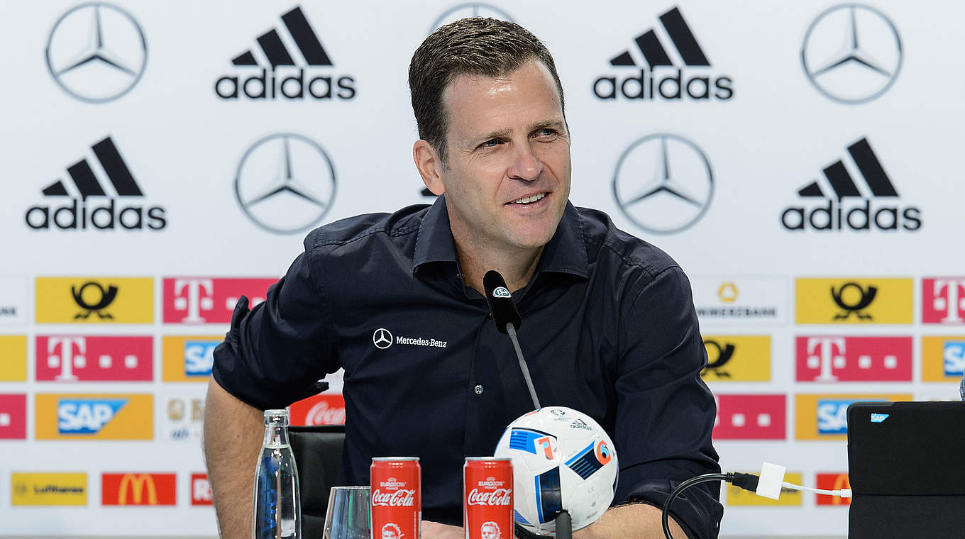 Manager Oliver Bierhoff vor dem Turnierstart: "Die Spannung baut sich langsam auf" © GES/Marvin Guengoer