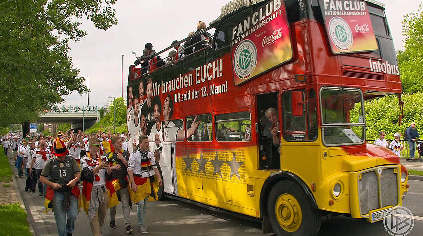 Warmlaufen: Der Fan Club-Bus wird den Fan-Walk in Bordeaux anführen. © DFB