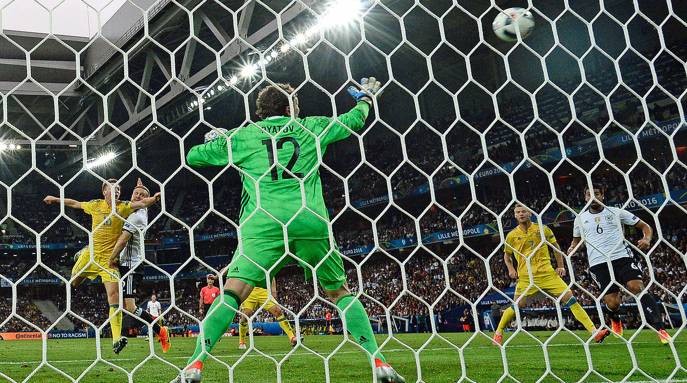 Shkodran Mustafi scored his first international goal for Germany against Ukraine.  © AFP/Getty Images