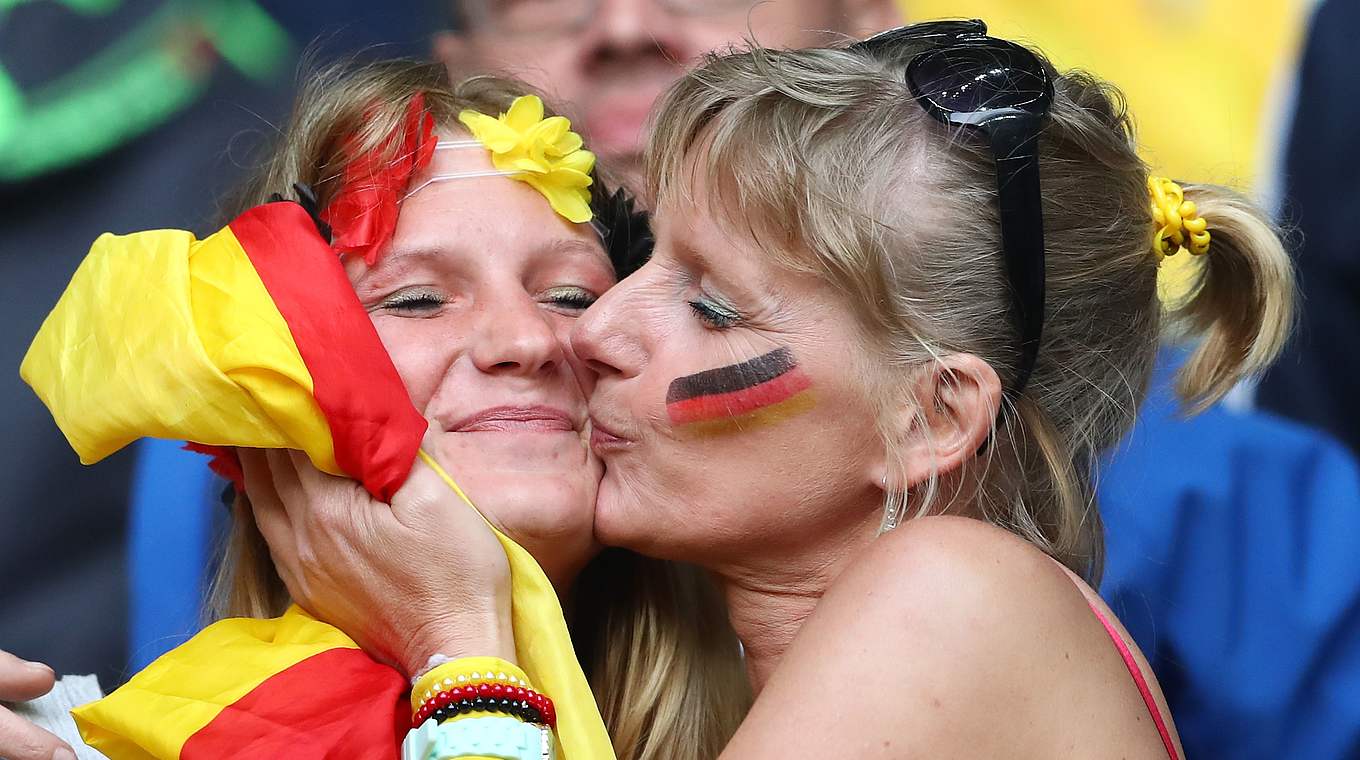 Die deutschen Fans: Zum Knutschen. © 2016 Getty Images