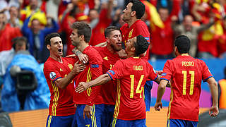 Der Titelverteidiger jubelt: Spanien siegt gegen Tschechien © 2016 Getty Images