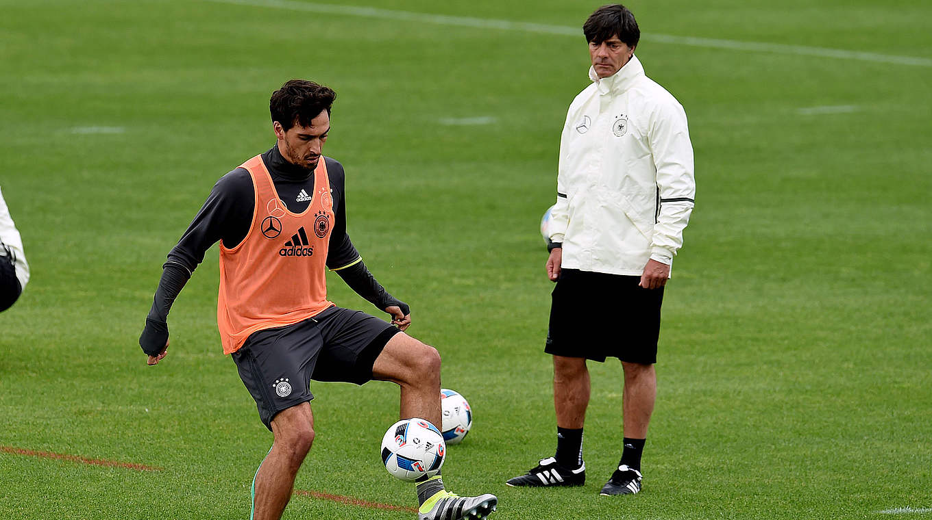 Löw (r.): "Wenn sich Hummels nicht hundertprozentig fit fühlt, wird er nicht spielen" © 2016 Getty Images