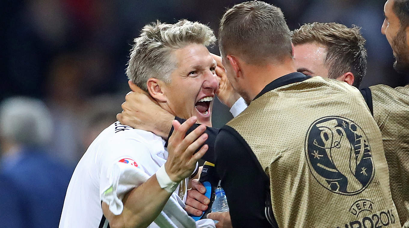 Podolski über Schweinsteiger (l.): "Wir haben beim DFB schon soviel gemeinsam erlebt" © 2016 Getty Images