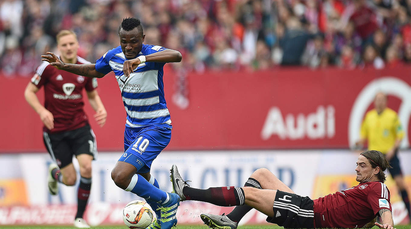 Der "King" bleibt auch in der 3. Liga beim MSV Duisburg: Stürmer Kingsley Onuegbu (M.) © 2016 Getty Images