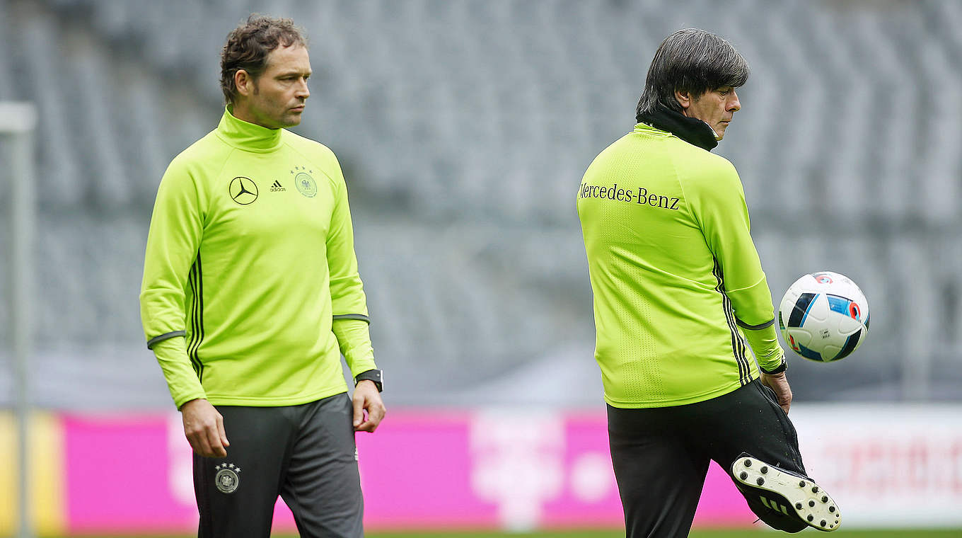 Assistenztrainer Sorg (l.): "Wenn der Ball rollt, liegt der volle Fokus auf dem Fußball" © 2016 Getty Images