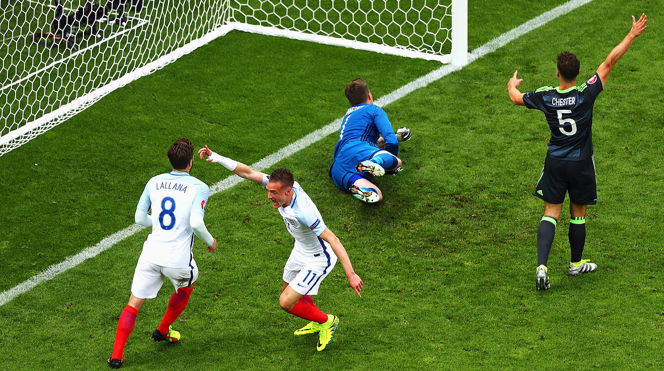 Jamie Vardy stabs the ball past Wayne Hennessey to equalise for England © 2016 Getty Images