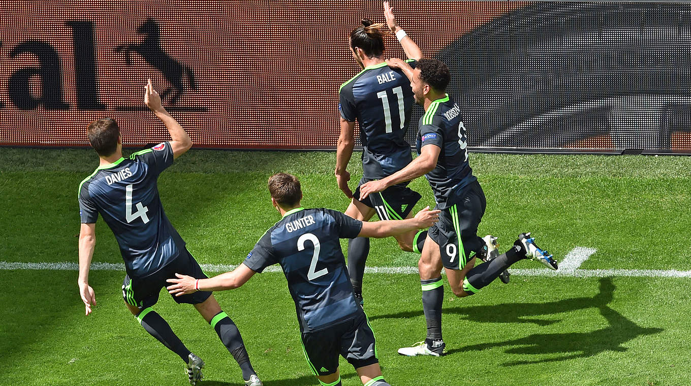 Jubel nach dem Führungstreffer: Wales mit Torschütze Bale (2.v.r.) © Getty Images