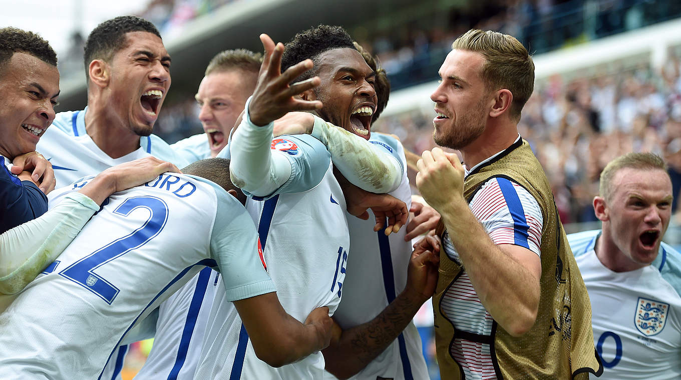 Freudentaumel: England feiert den Last-Minute-Sieg gegen Wales © Getty Images