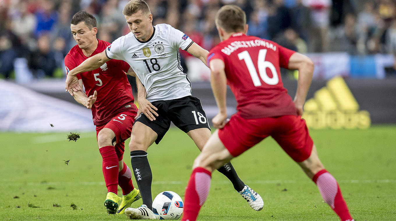 Toni Kroos couldn't find the gaps in the Poland defence on this occasion © GES/Markus Gilliar