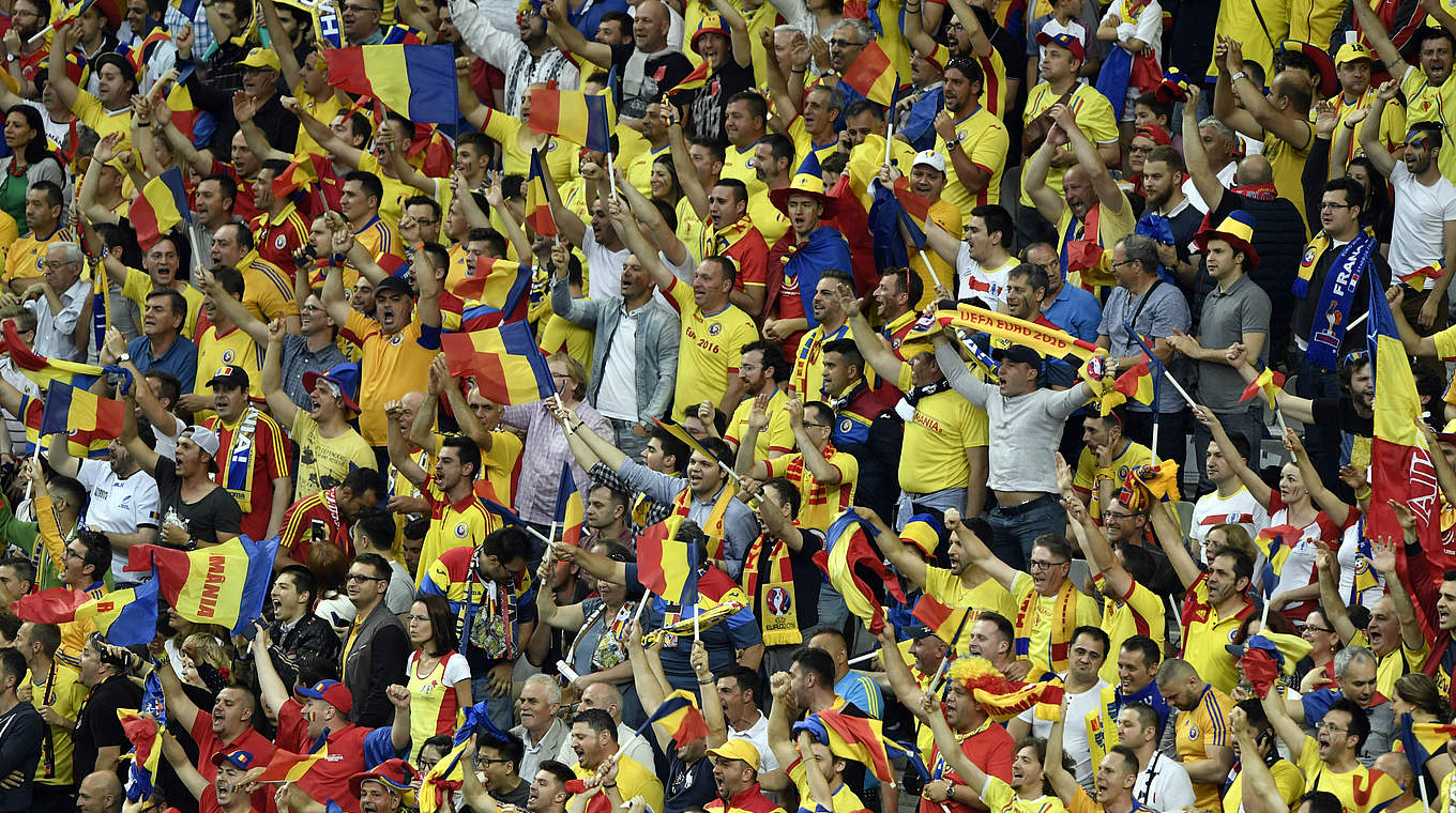 Blau-gelb-rot: Rumäniens Fans sorgen für Farbe in den Stadien. © Getty Images