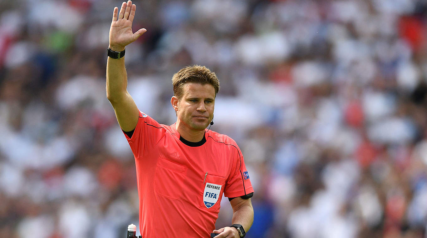 Leitet die Partie Schweden gegen Belgien: FIFA-Referee Dr. Felix Brych © MARTIN BUREAU/AFP/Getty Images