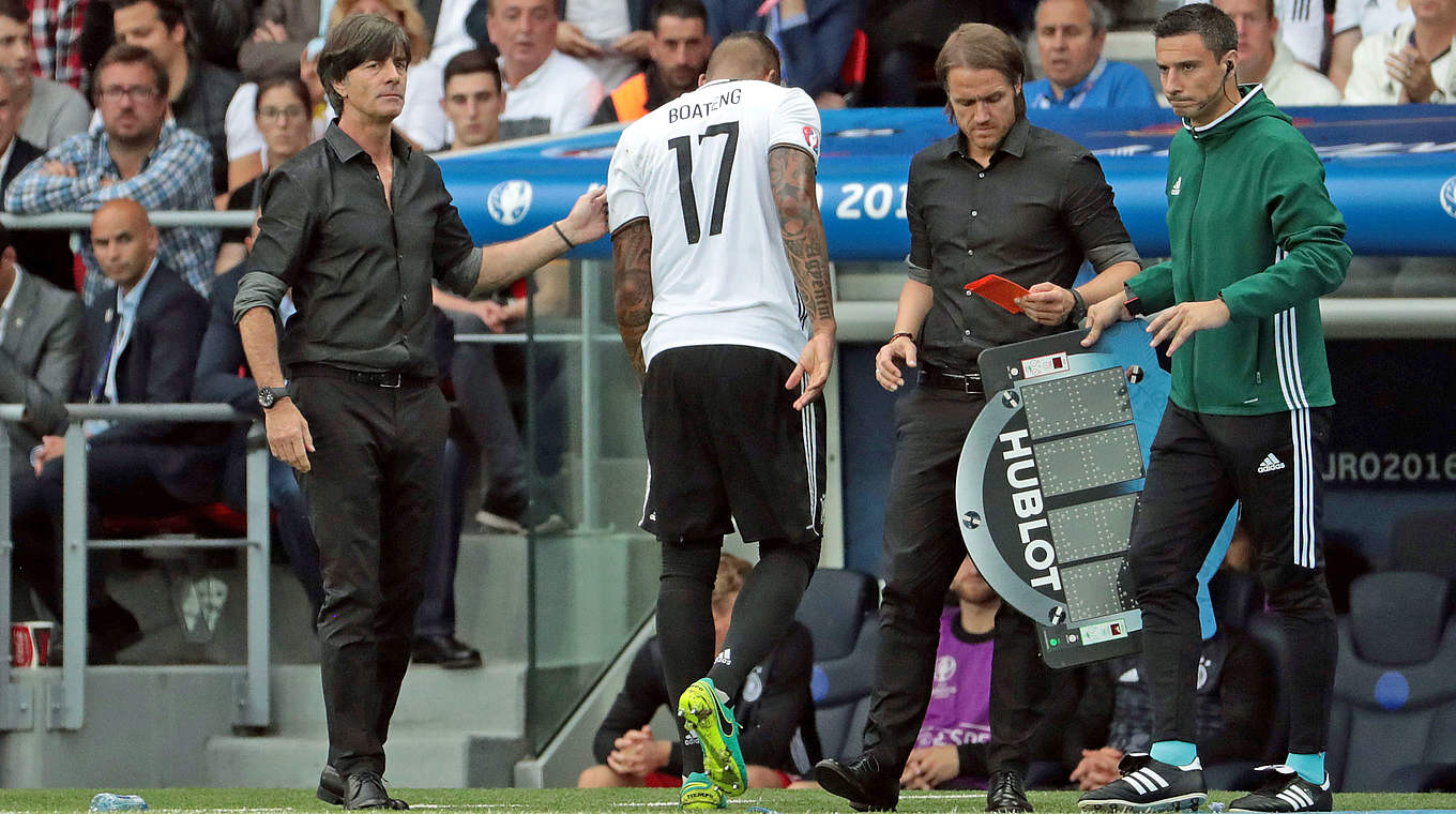 Löw über Boateng (Nr. 17): "Ich glaube, wir haben ihn rechtzeitig vom Feld geholt" © KENZO TRIBOUILLARD/AFP/Getty Images