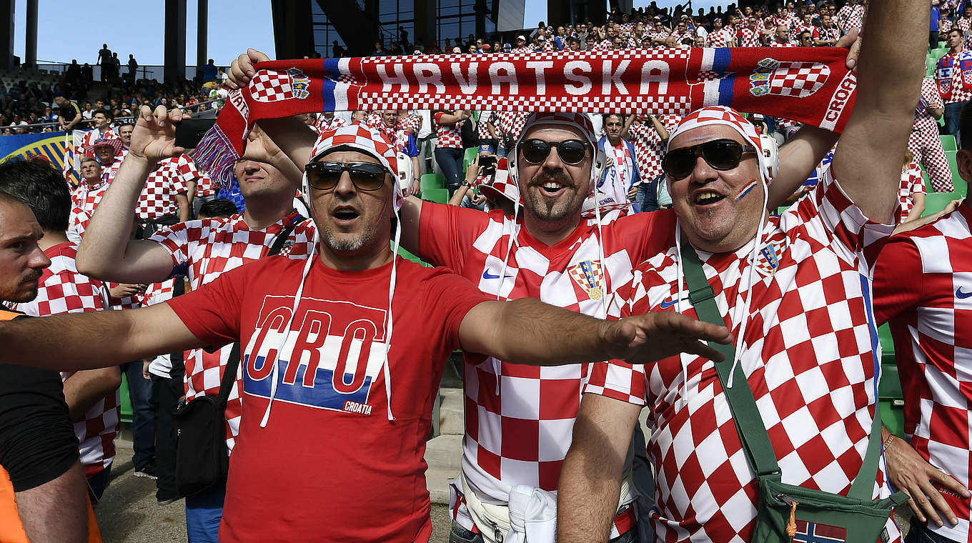 Fans mit Badekapp. © Getty Images