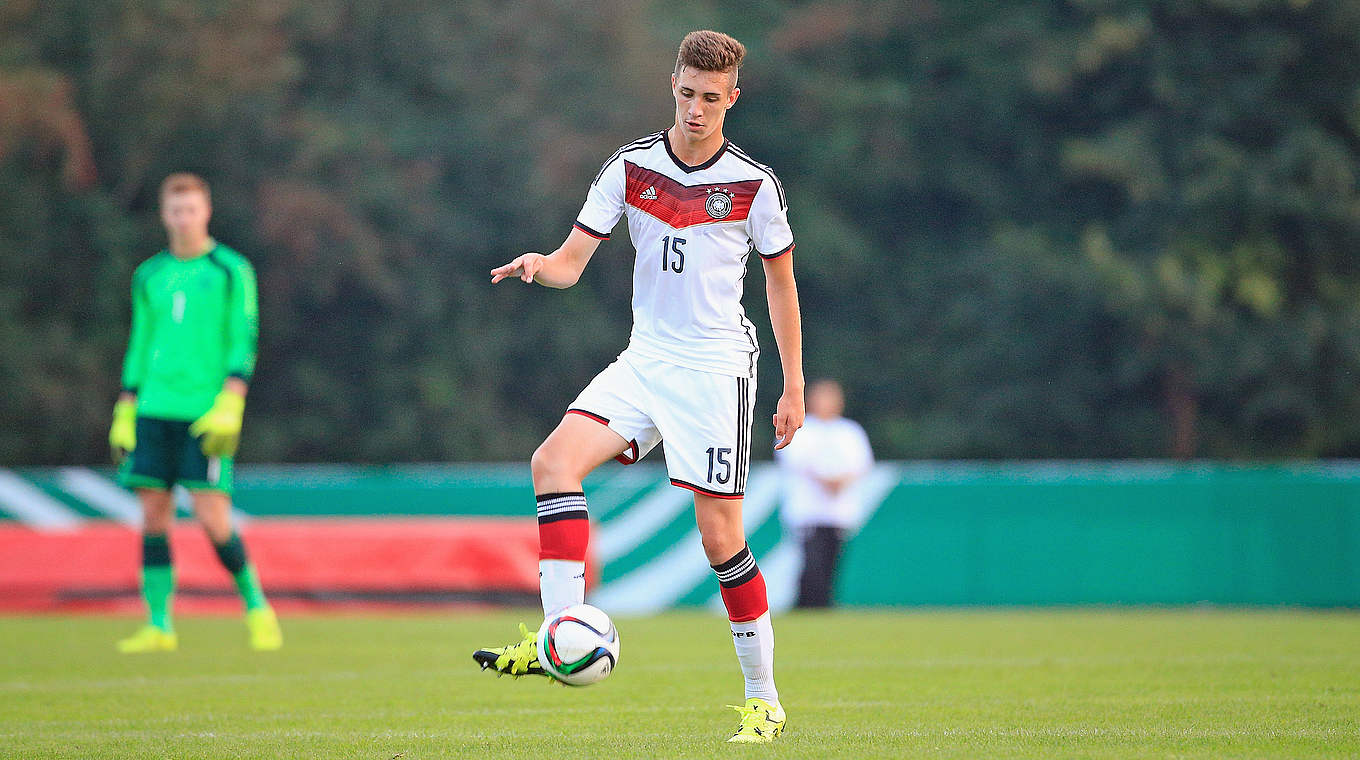 Dauerbrenner in der B-Junioren-Bundesliga: Juniorennationalspieler Sven Sonnenberg  © 2015 Getty Images