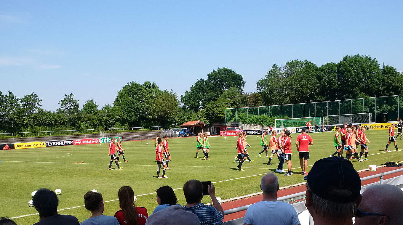 Öffentliches Training vor toller Kulisse: die DFB-Frauen in Grassau © DFB