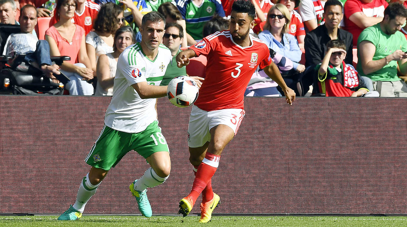 Temperatures running high in the second half between Wales and Northern Ireland  © AFP/Getty Images